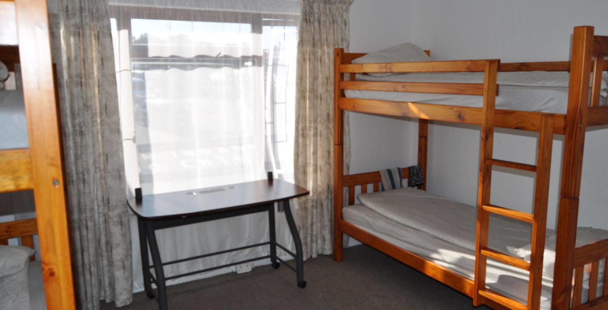 Backpacker Apartments プレッテンバーグ・ベイ エクステリア 写真