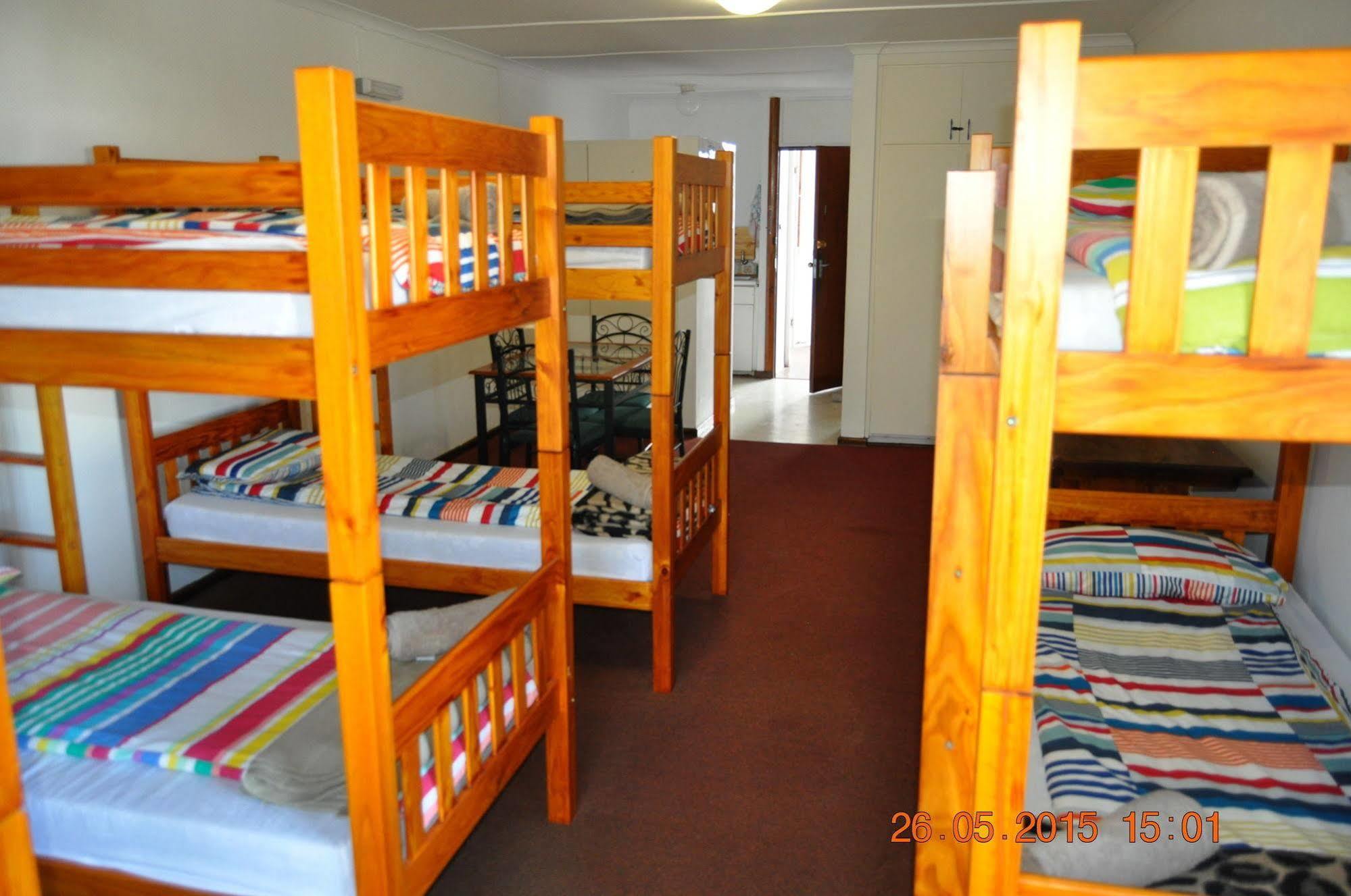 Backpacker Apartments プレッテンバーグ・ベイ エクステリア 写真