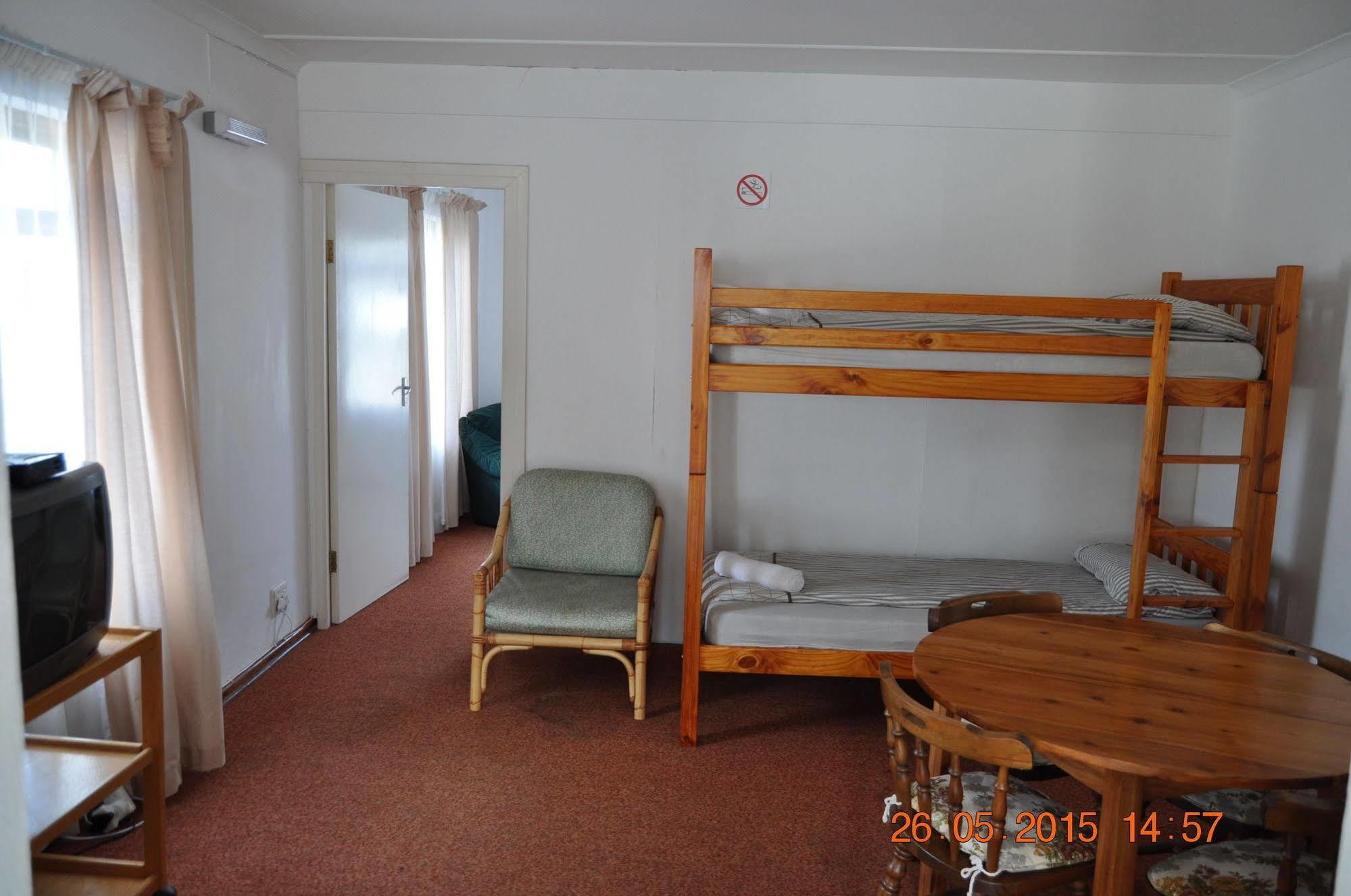 Backpacker Apartments プレッテンバーグ・ベイ エクステリア 写真