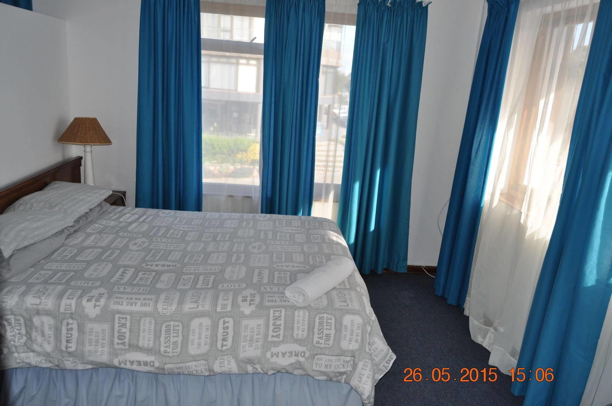Backpacker Apartments プレッテンバーグ・ベイ エクステリア 写真