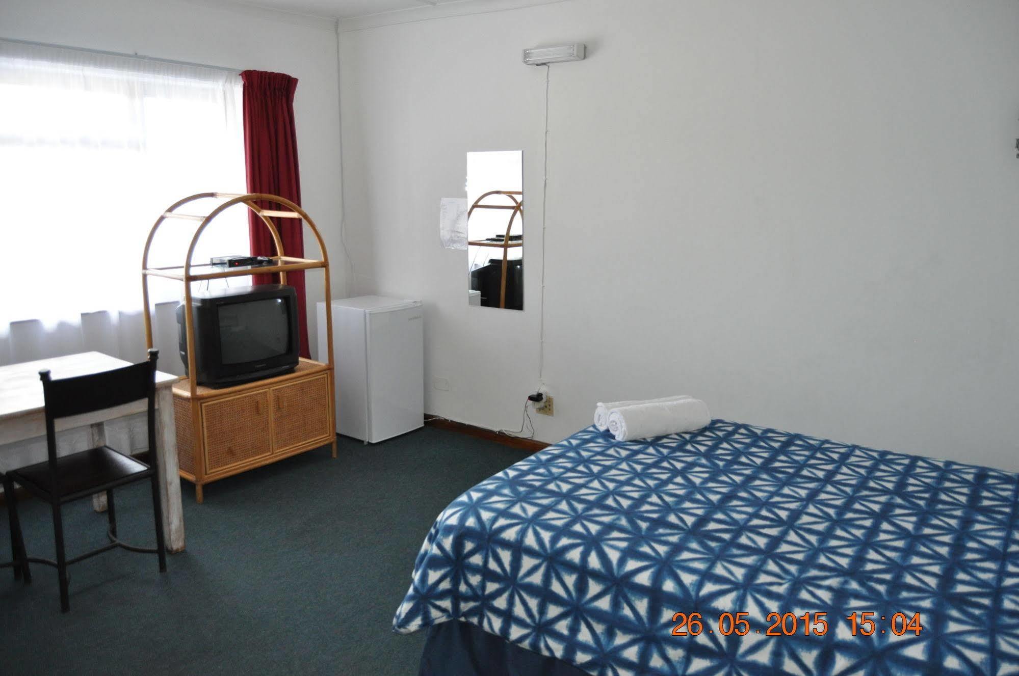 Backpacker Apartments プレッテンバーグ・ベイ エクステリア 写真