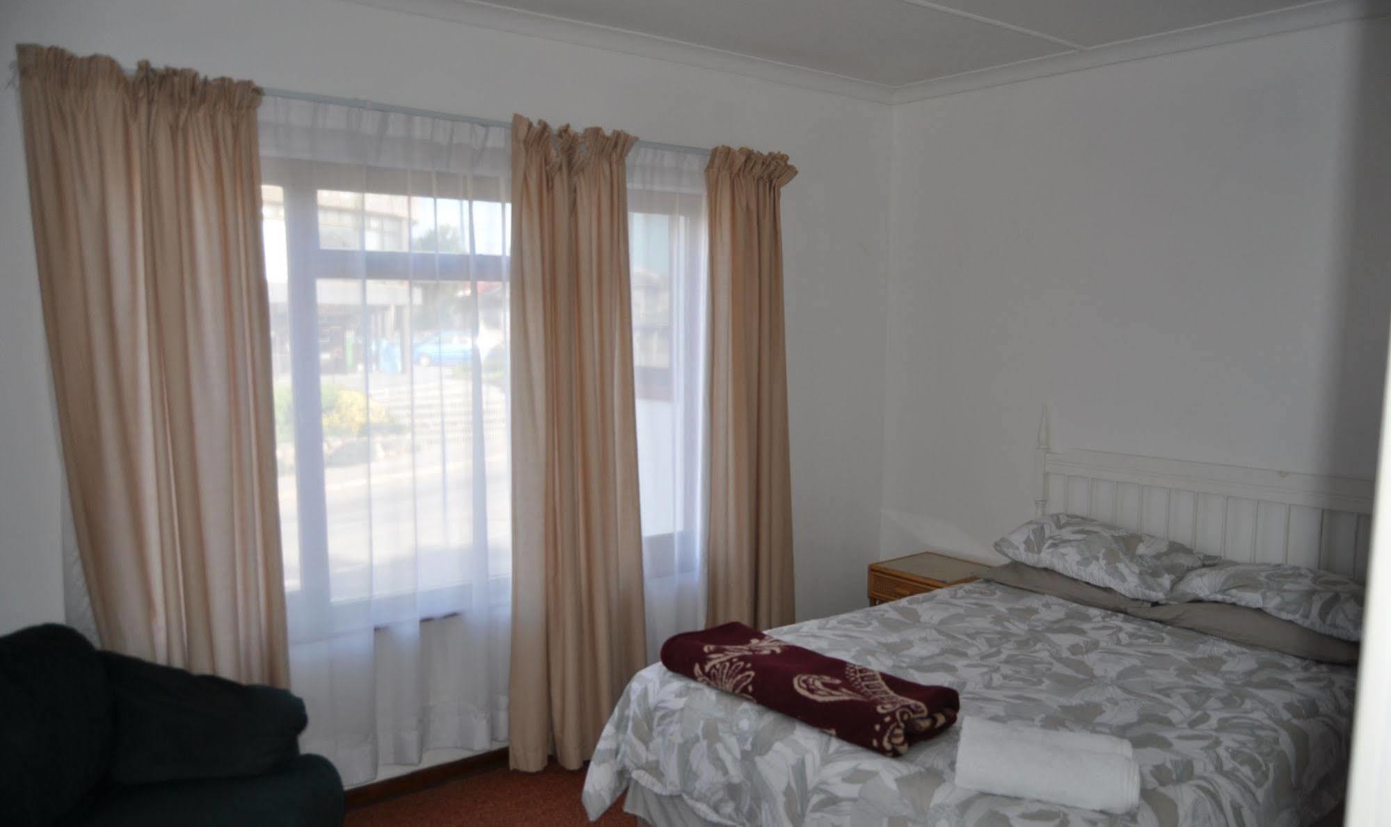 Backpacker Apartments プレッテンバーグ・ベイ エクステリア 写真