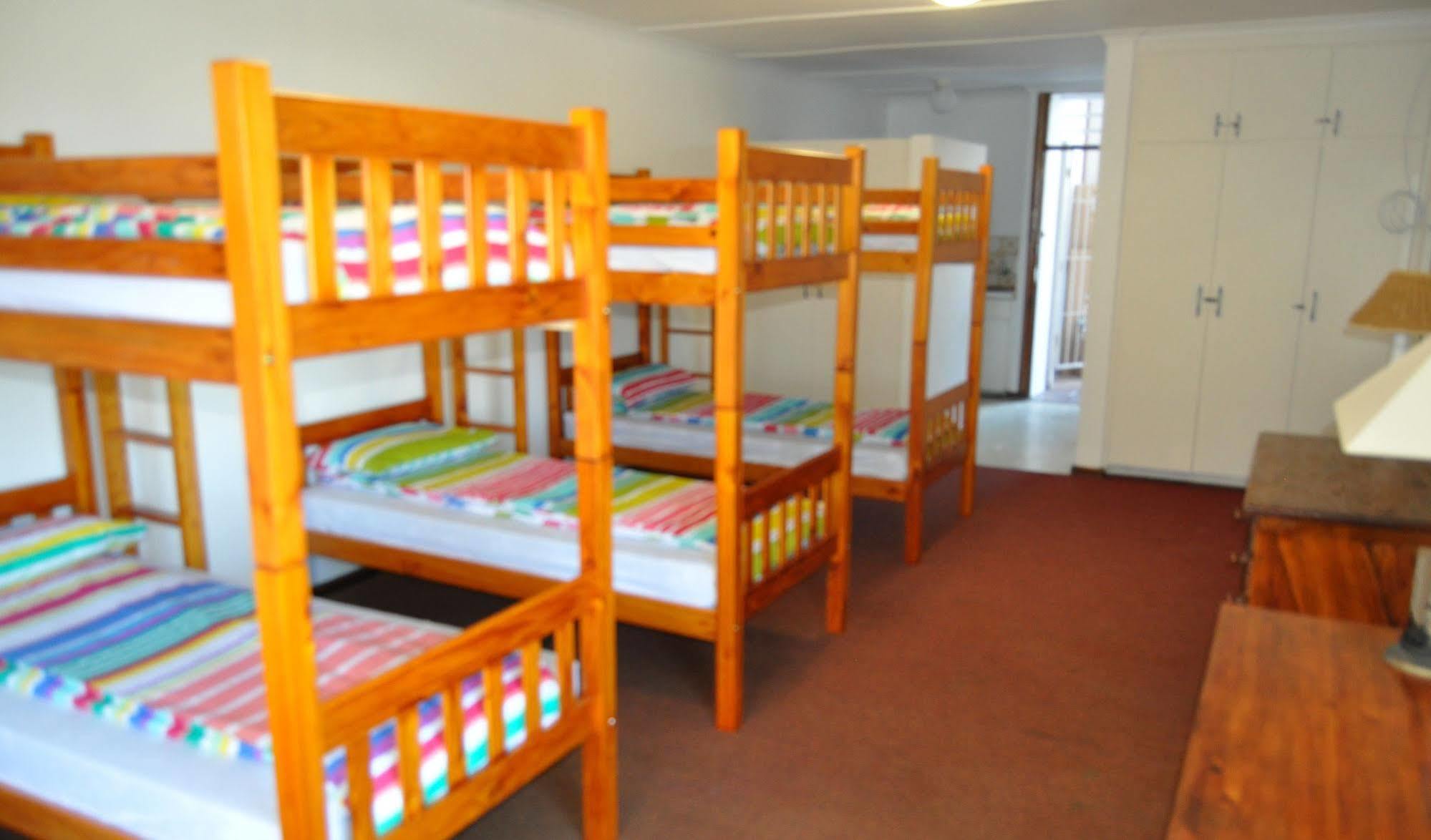 Backpacker Apartments プレッテンバーグ・ベイ エクステリア 写真